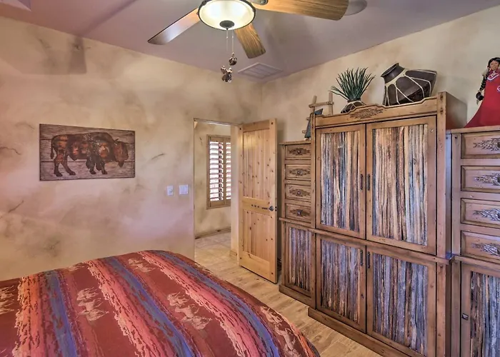 Patio, Grill & Yard: Pet-friendly Havasu Gem Lake Havasu City