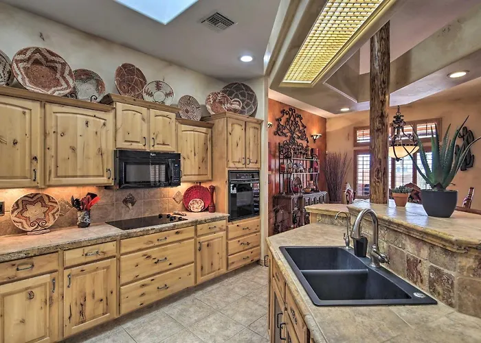 Patio, Grill & Yard: Pet-friendly Havasu Gem Lake Havasu City