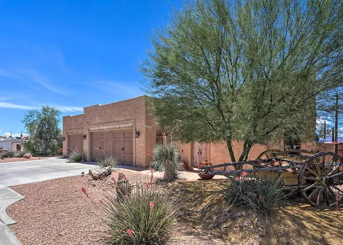 Patio, Grill & Yard: Pet-friendly Havasu Gem Lake Havasu City