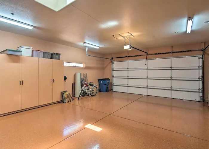 Patio, Grill & Yard: Pet-friendly Havasu Gem *
